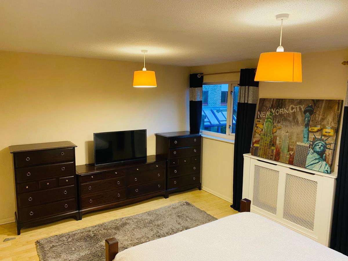 Cheerful Kingsize For Single Use London